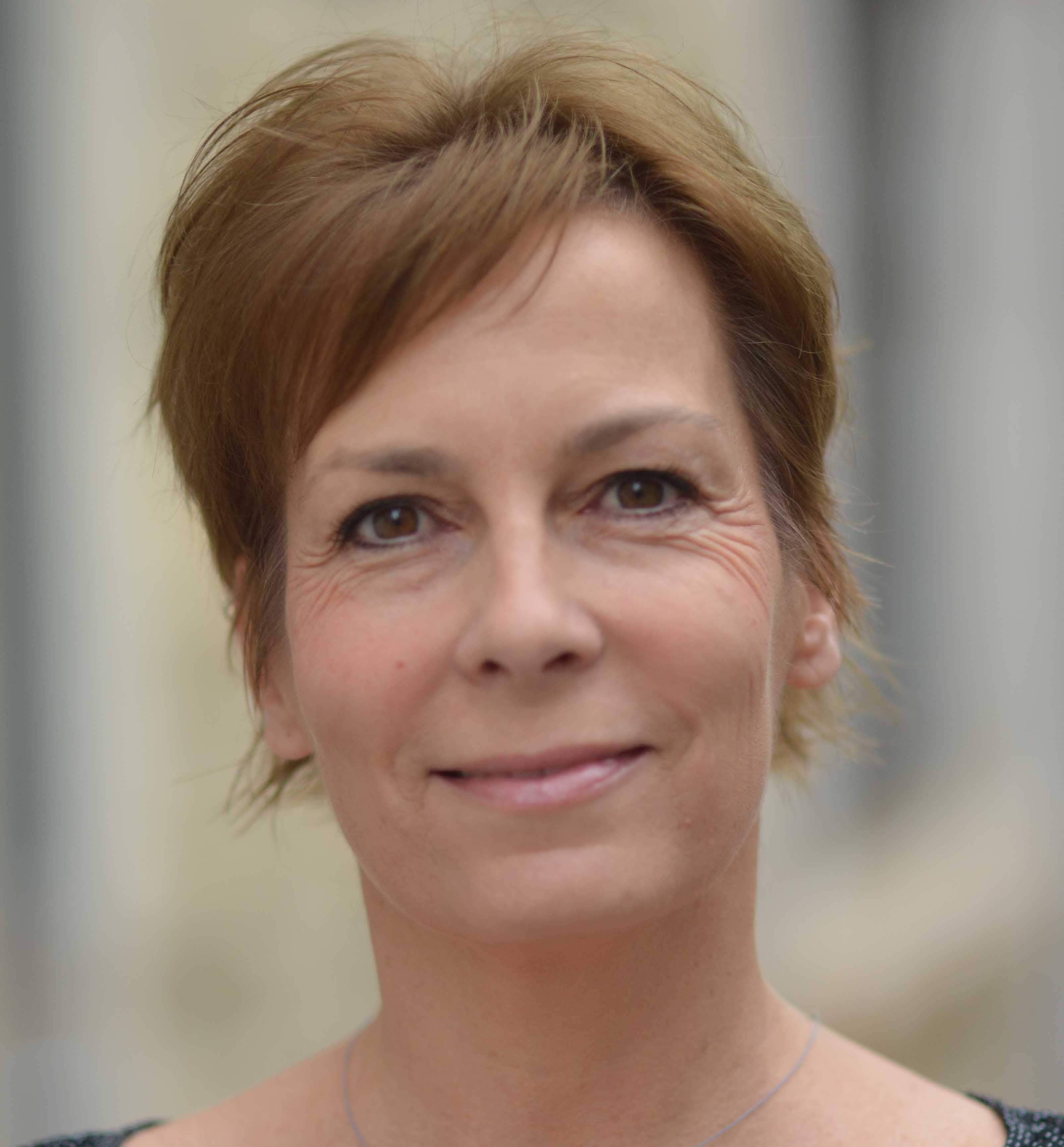 Petit portrait Adeline Scotto Portarit d'Adeline Scotto Hypnothérapeute Pschychopraticienne Montpellier Baillargues